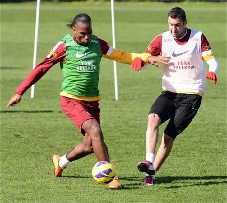Didier Drogba ve Burak Yılmaz kucaklaştı!