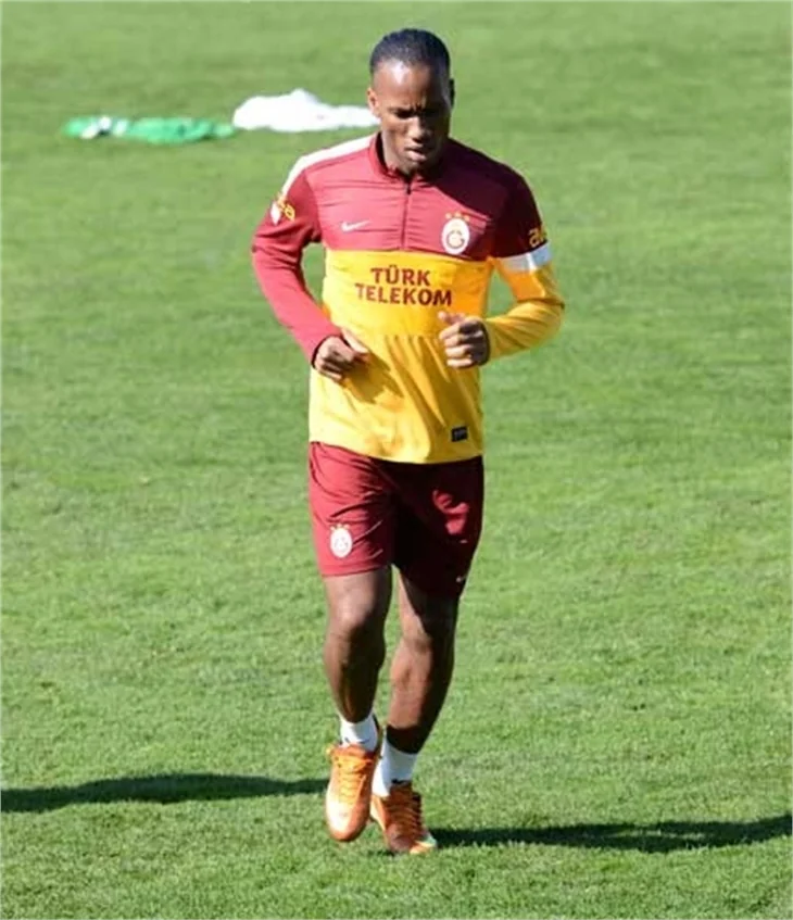 Didier Drogba ve Burak Yılmaz kucaklaştı!