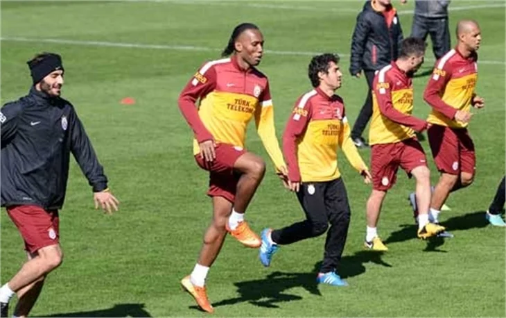 Didier Drogba ve Burak Yılmaz kucaklaştı!