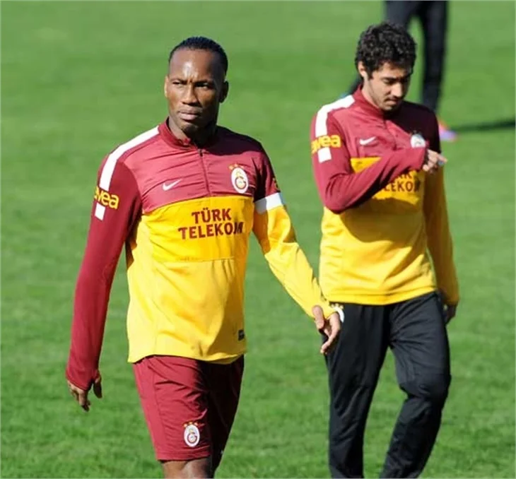 Didier Drogba ve Burak Yılmaz kucaklaştı!