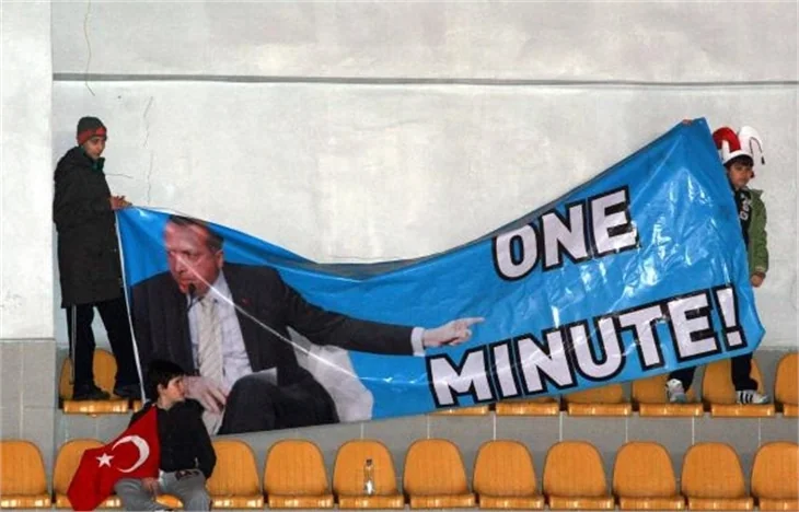 One minute pankartına rağmen dostluk galip geldi