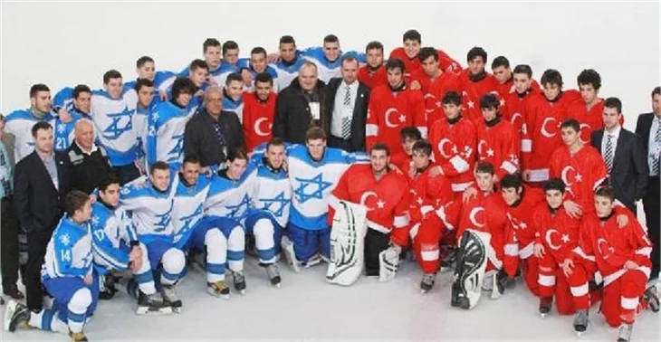 One minute pankartına rağmen dostluk galip geldi