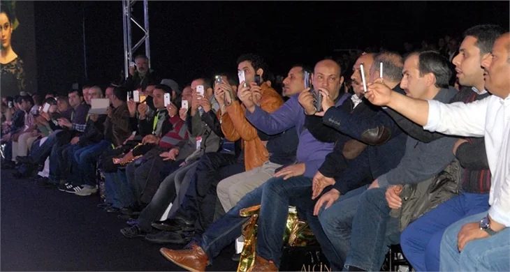 Defileyi saniye saniye takip ettiler!