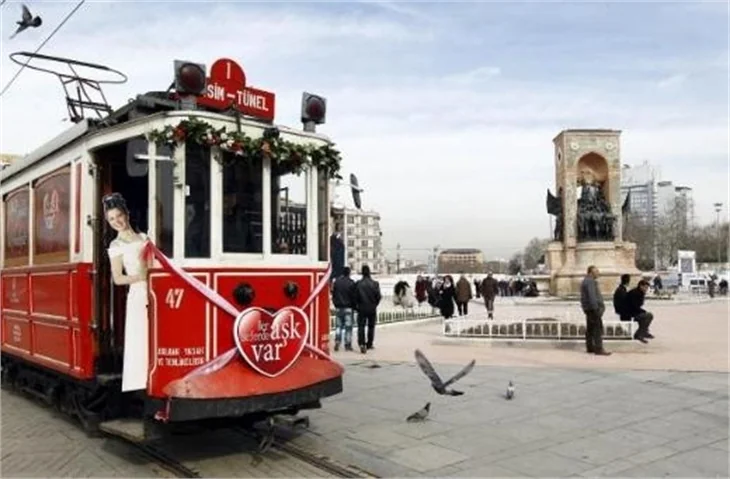 Türkiye ve dünyada Sevgililer Günü böyle kutlandı