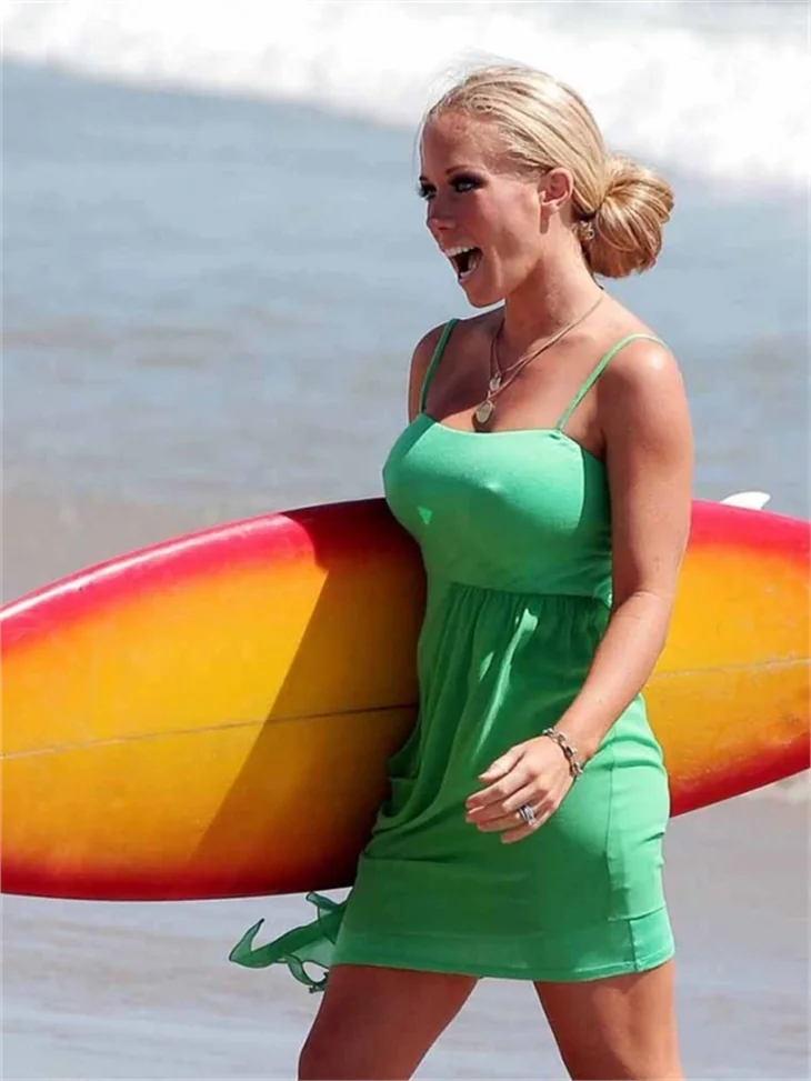 Kendra Wilkinson'un sahil keyfi...