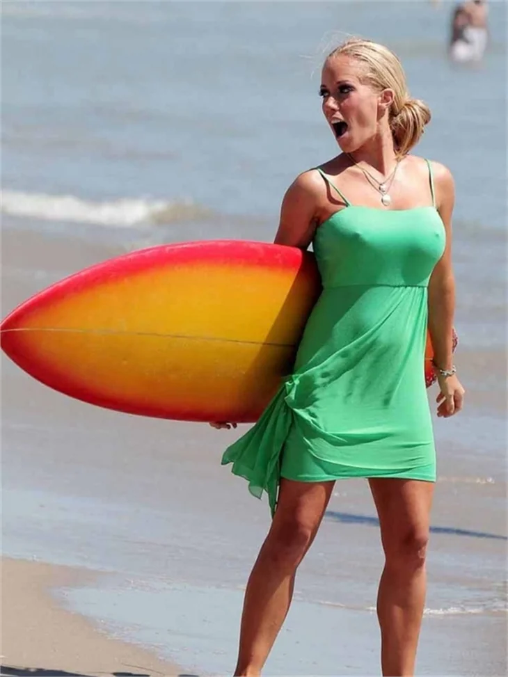 Kendra Wilkinson'un sahil keyfi...