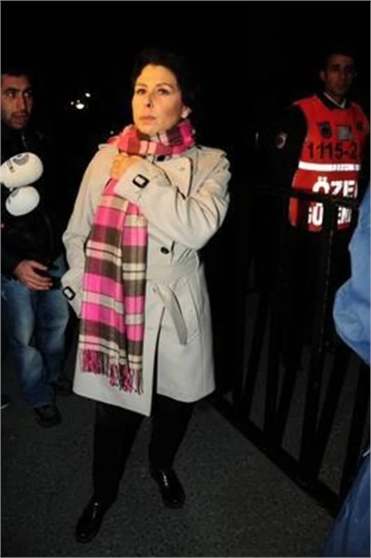 Nilüfer, İzzet Çapa'ya anlattı!