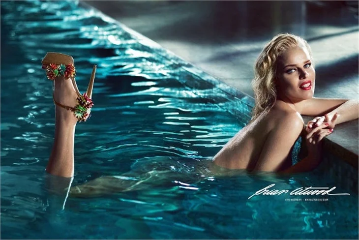 Hamile Eva Herzigova'dan cesur pozlar!