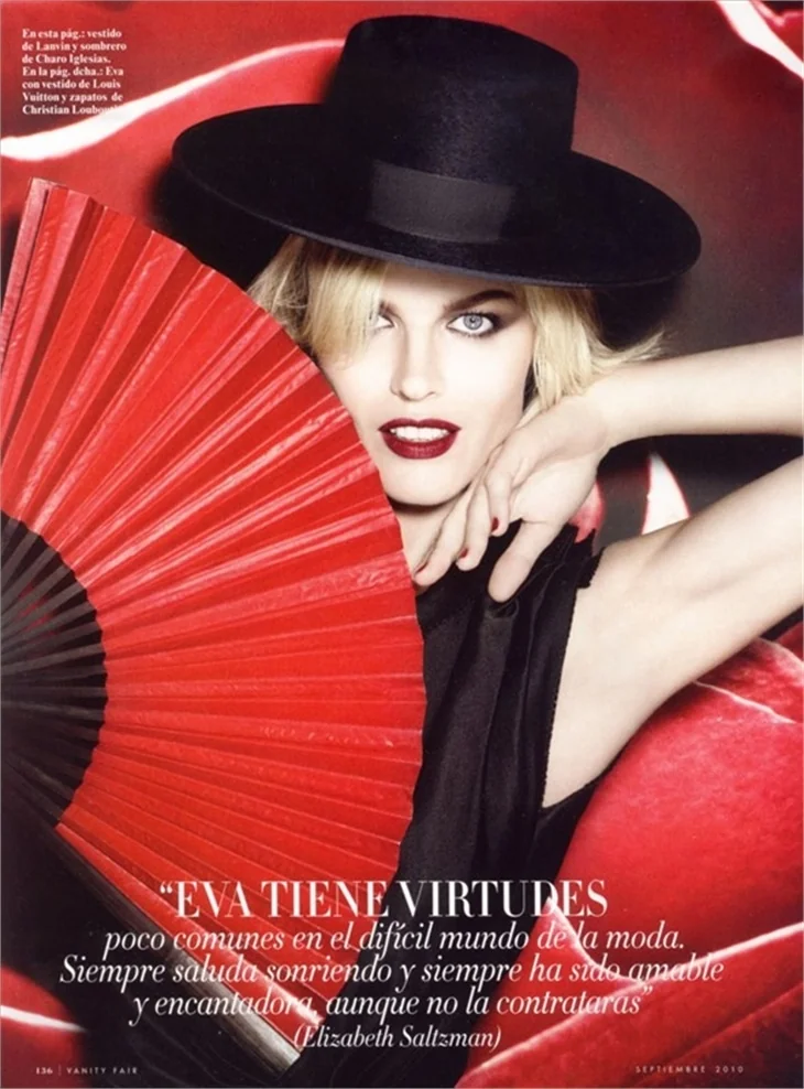 Hamile Eva Herzigova'dan cesur pozlar!