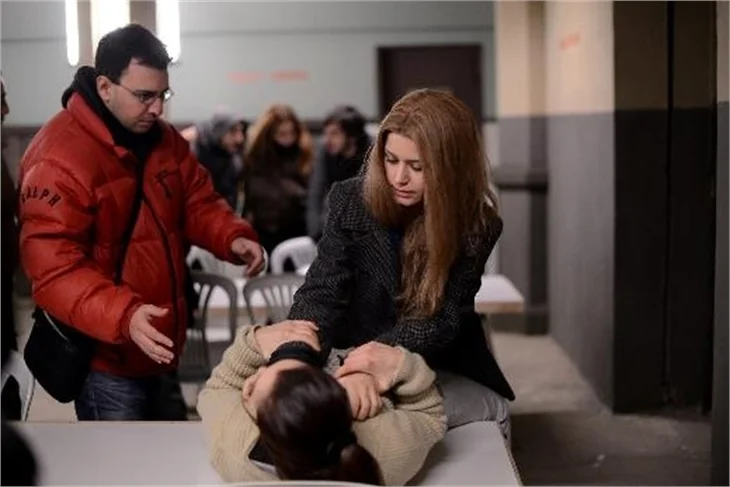 Beren Saat'ten dövüş taktikleri!