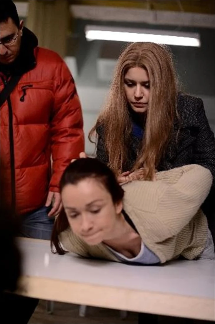 Beren Saat'ten dövüş taktikleri!