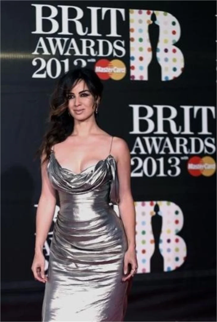 'BRIT' ödüllerinde dekolteler yarışı!