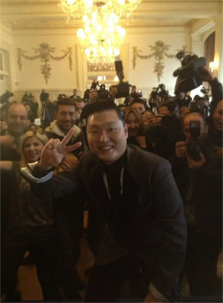 PSY'nin İstanbul fotoğrafı olay oldu