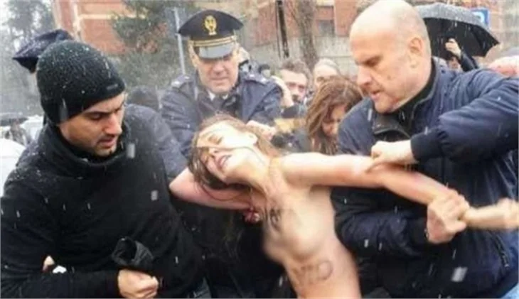 Femen, Berlusconi'yi protesto etti!