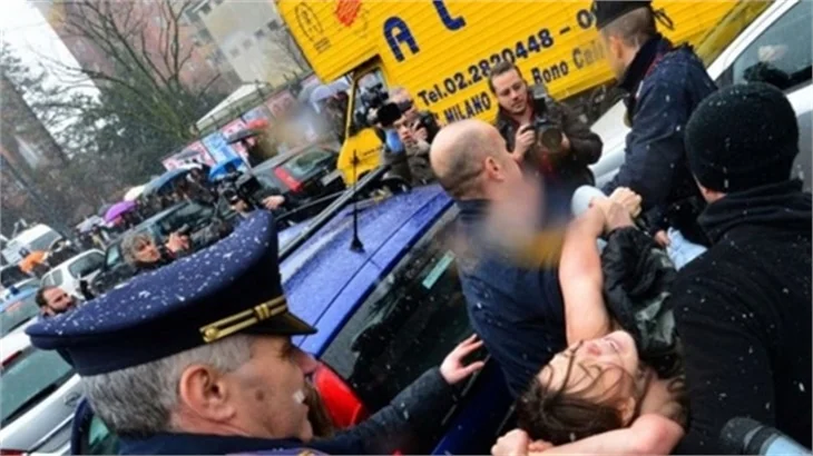 Femen, Berlusconi'yi protesto etti!