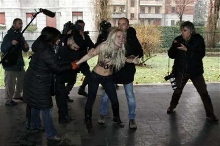 Femen, Berlusconi'yi protesto etti!