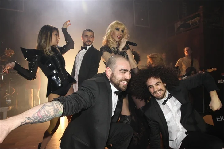 İzmirliler Hande Yener'e 'Hasta' oldu!