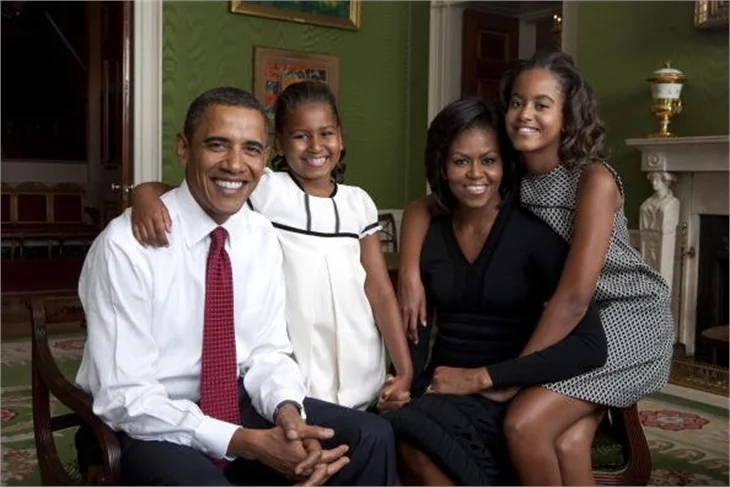 Obama'nın saçlarını kızları beyazlattı