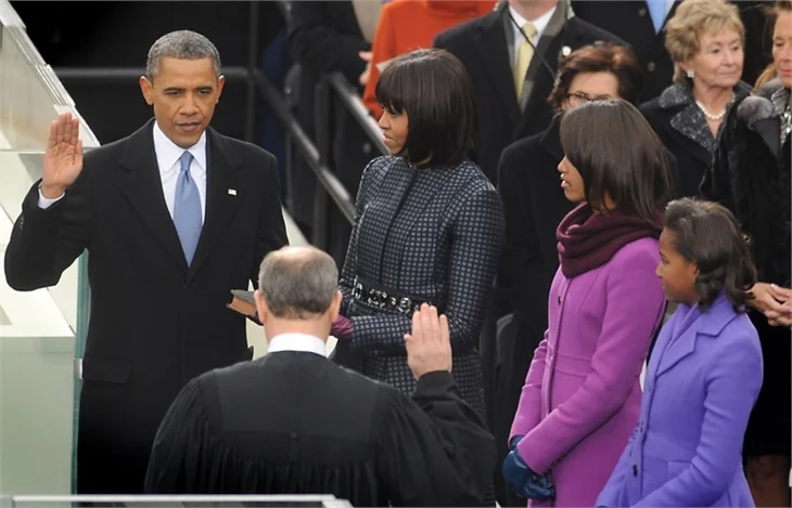 Obama'nın saçlarını kızları beyazlattı