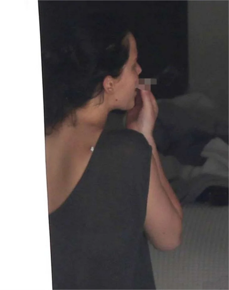 Jennifer Lawrence esrar içerken görüntülendi!