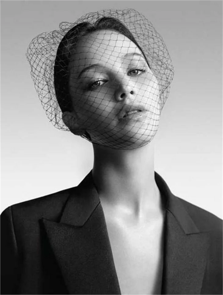 Jennifer Lawrence esrar içerken görüntülendi!