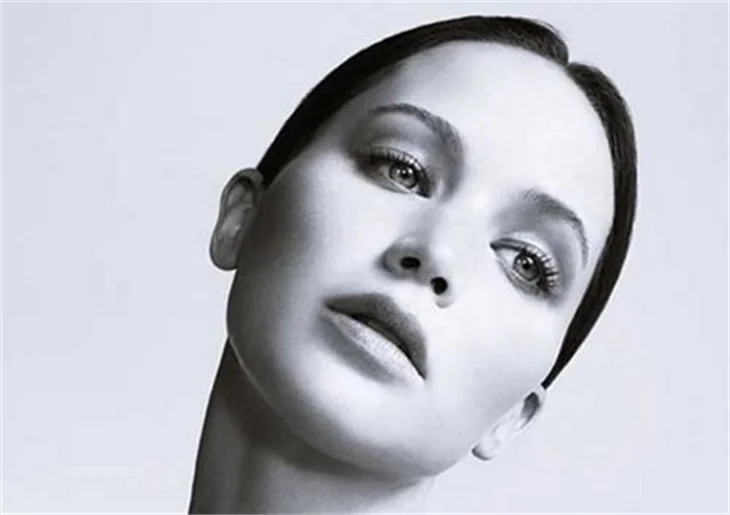 Jennifer Lawrence esrar içerken görüntülendi!
