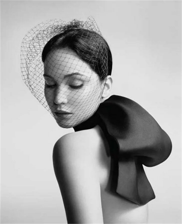Jennifer Lawrence esrar içerken görüntülendi!