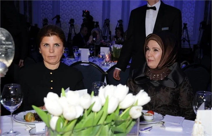 'Karanlığa bir mum yak'