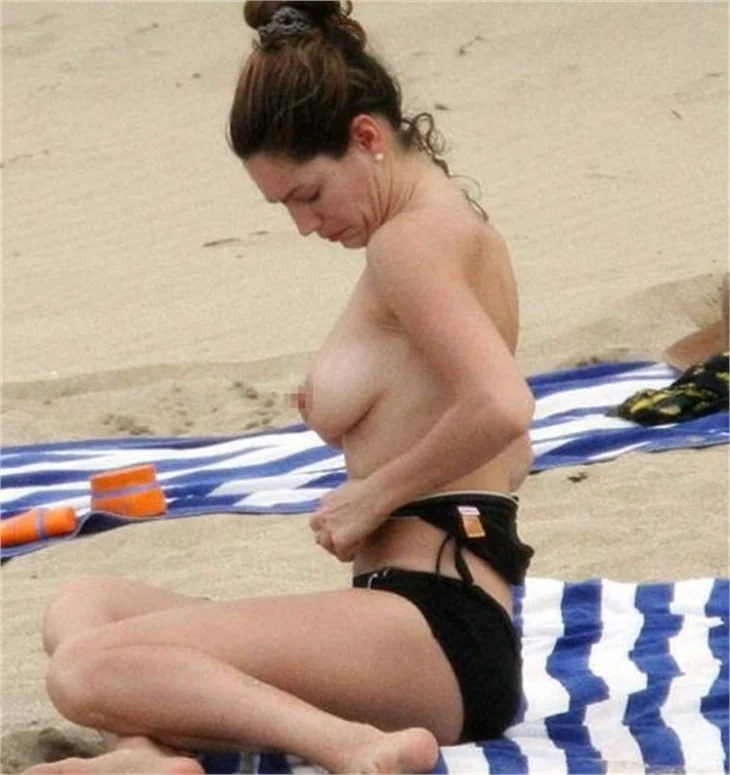 Katie Prince, Kelly Brook'un üstsüz halini paylaştı!