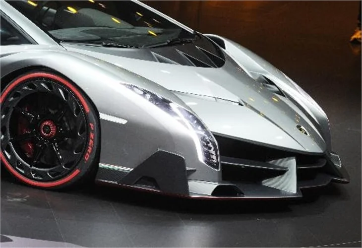 Burası Cenevre... Lamborghini değil, "zehir"