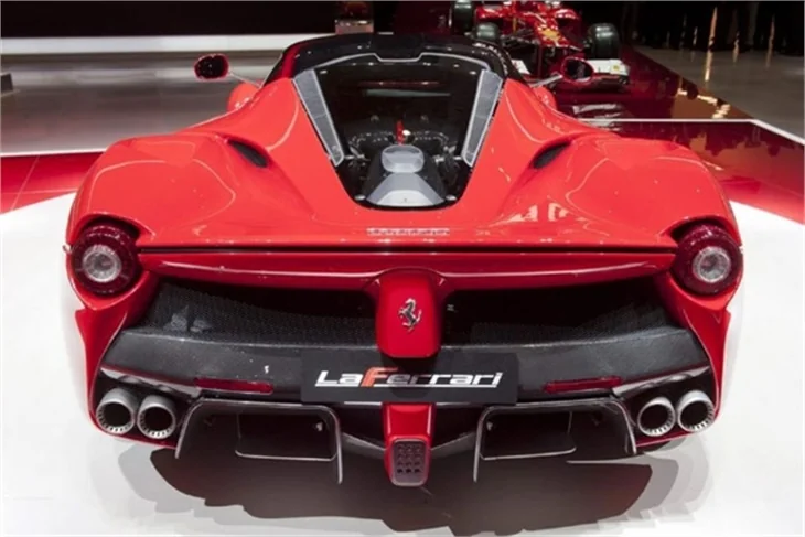 Burası Cenevre... Lamborghini değil, "zehir"