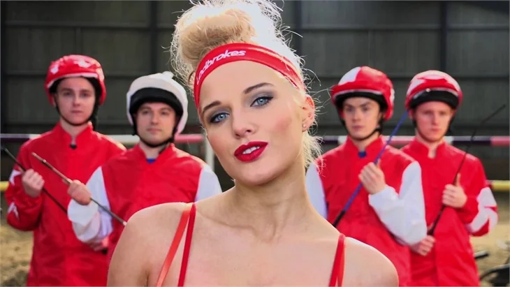 Helen Flanagan bunu da yaptı!