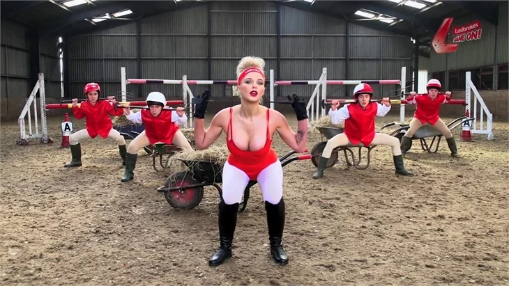 Helen Flanagan bunu da yaptı!