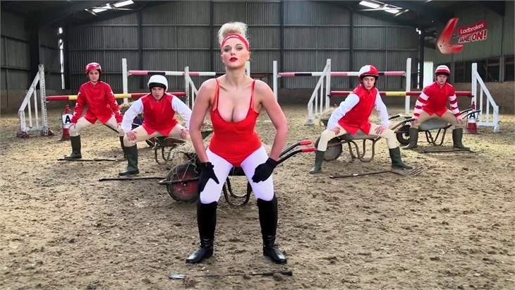 Helen Flanagan bunu da yaptı!
