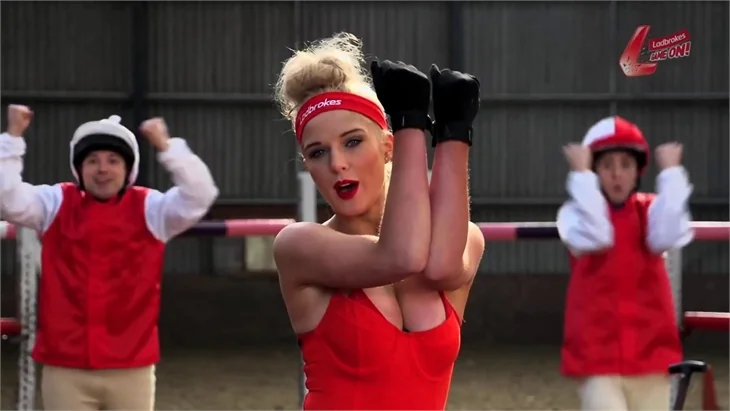 Helen Flanagan bunu da yaptı!