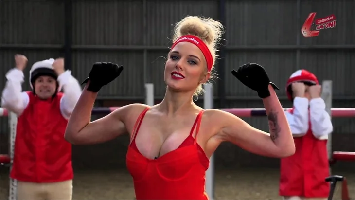 Helen Flanagan bunu da yaptı!