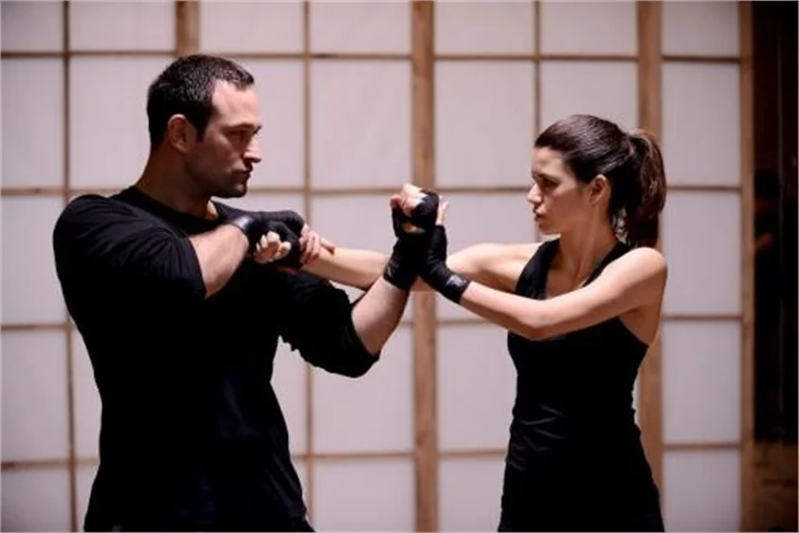 Beren Saat'ten dövüş taktikleri!