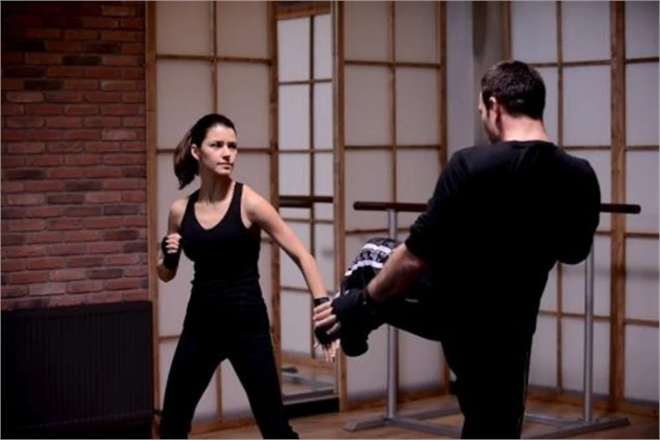 Beren Saat'ten dövüş taktikleri!