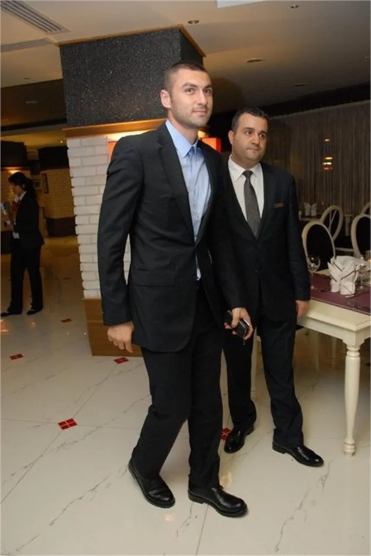 Burak Yılmaz'ın kız kardeşi nişanlandı