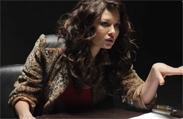 Nurgül Yeşilçay kırmızıyı sevdi!