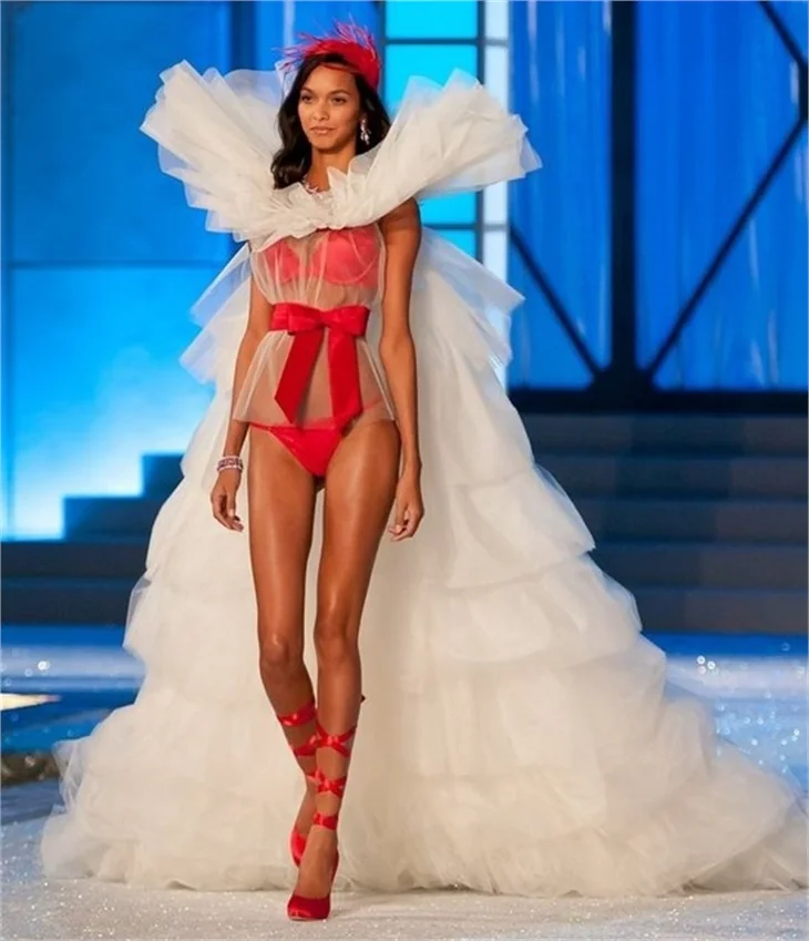 Victoria's Secret'ın yeni gözdesi Lais Ribeiro