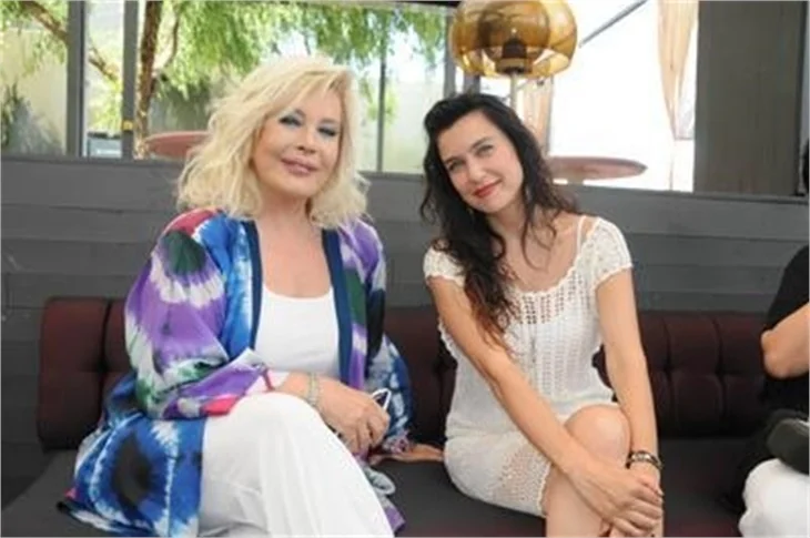 Emel Sayın içini İzzet Çapa'ya döktü!