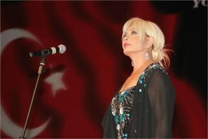 Emel Sayın içini İzzet Çapa'ya döktü!