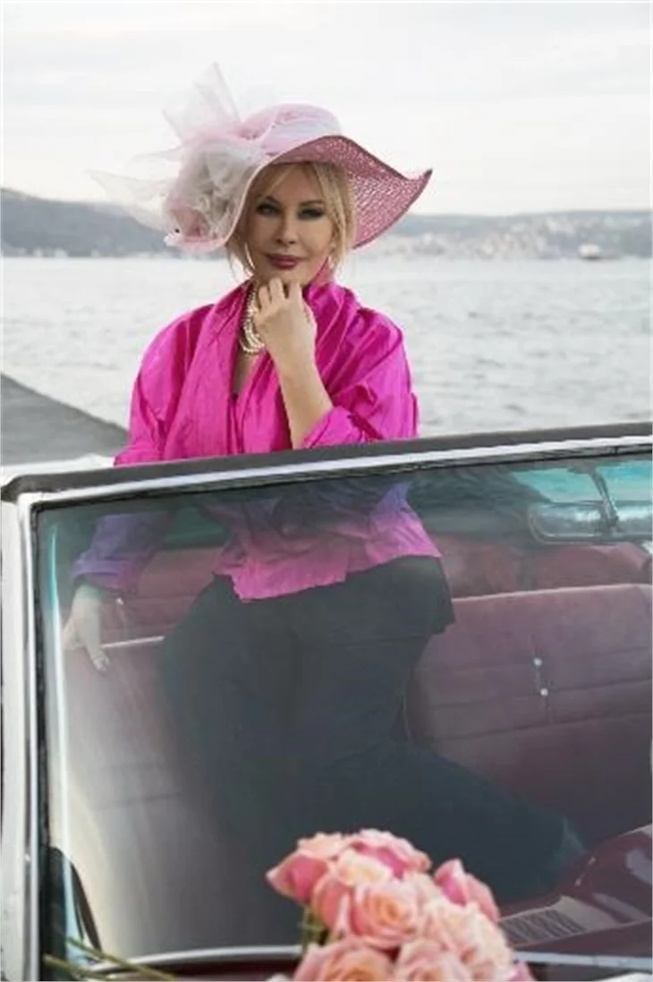 Emel Sayın içini İzzet Çapa'ya döktü!