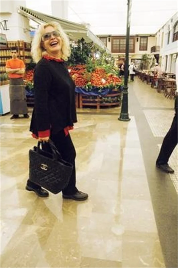 Emel Sayın içini İzzet Çapa'ya döktü!