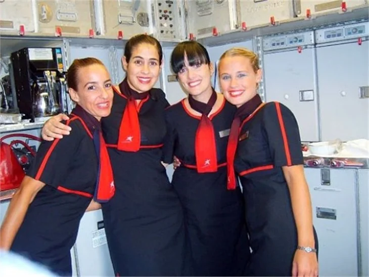 Hosteslerin pozları sosyal medyayı salladı!