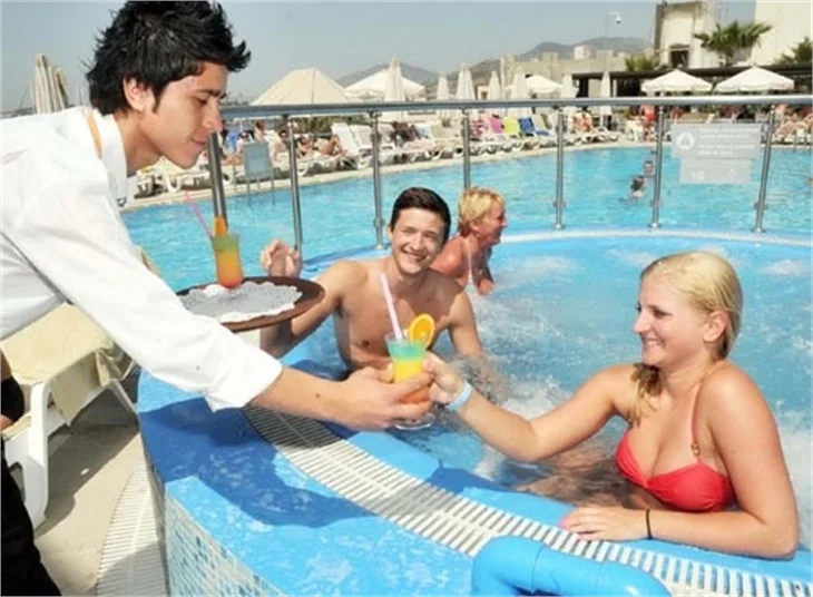 Bodrum'a yaz geldi sahiller doldu!