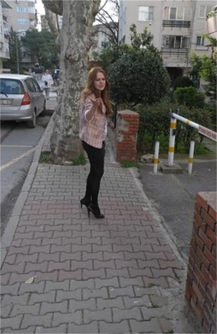 Bengü'den ayrılan Akın Altan, Naz Elmas'la yakalandı!