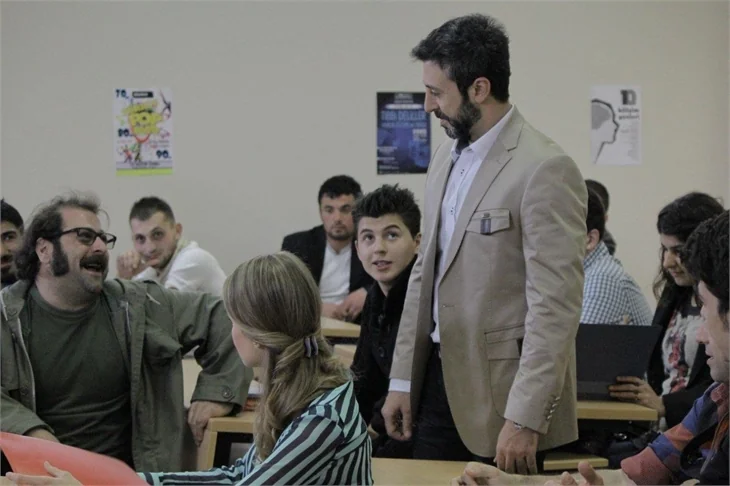 Beni Böyle Sev'de Ayşem ve Ömer zor durumda!