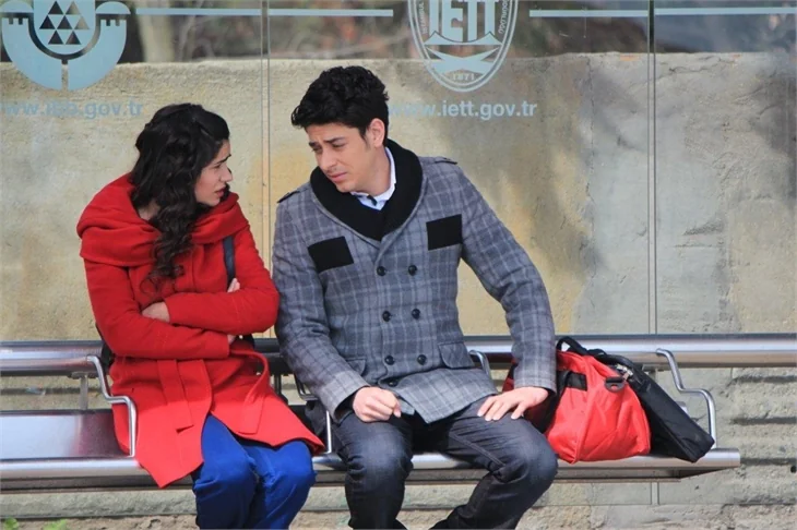 Beni Böyle Sev'de Ayşem ve Ömer zor durumda!